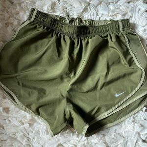Nike Women’s Dry Tempo Shorts(Army/Olive Green)